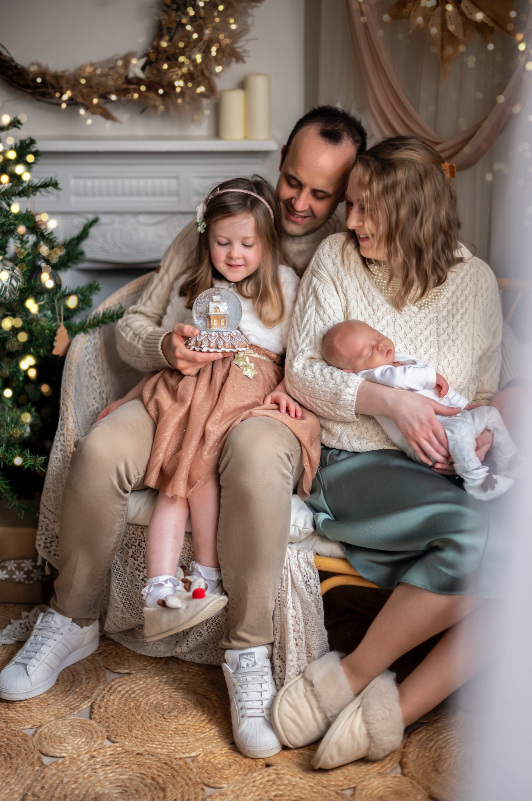 Christmas-mini-session-35-scaled.jpg