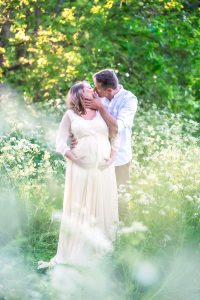 Natural outdoor maternity portraits in Rugby