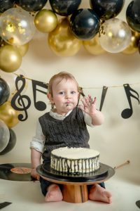smash the cake photographer Rugby – baby first birthday