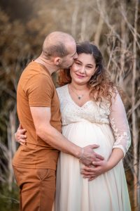 Rugby maternity and newborn photographer – golden hour outdoor session