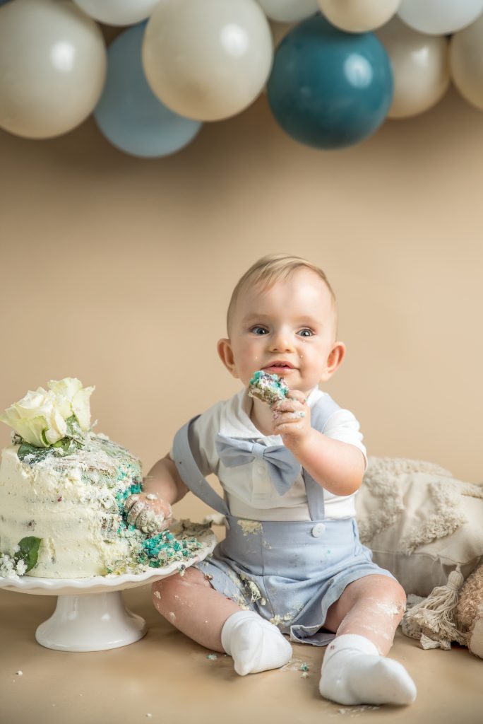 smash the cake photographer Rugby – baby first birthday